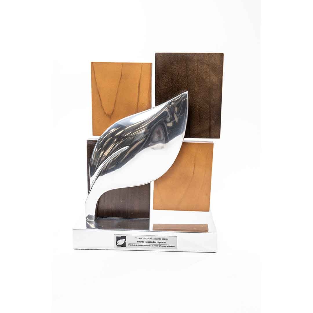 Troféu do prêmio SETCESP recebido pela Patrus