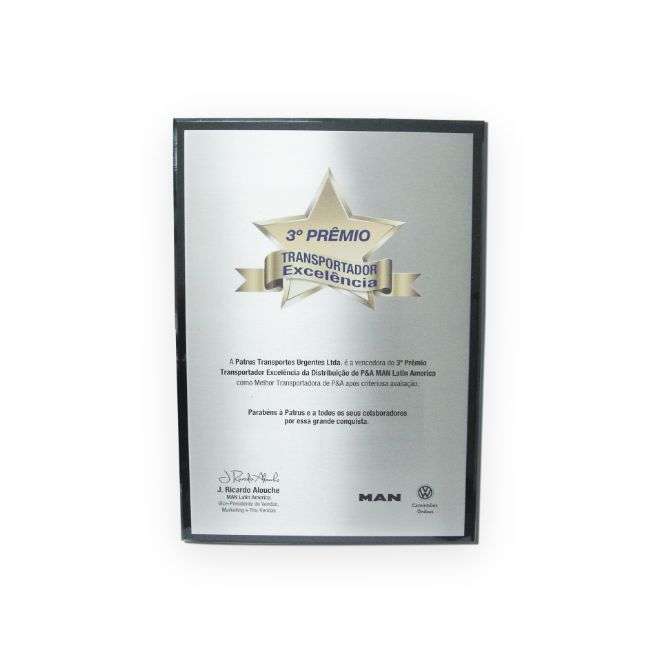 Troféu do prêmio MAN Latin America recebido pela Patrus
